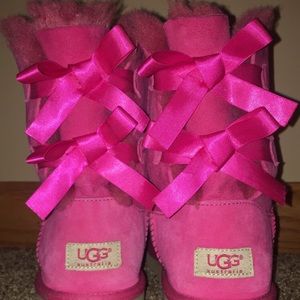 UGG boots- short bailey bow